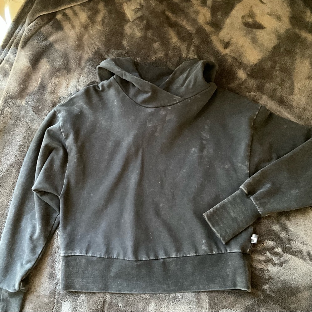 Joylab gray/ acid wash athletic sweatshirt with thumb hole